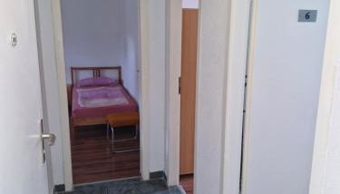Bungalow 2 - 4-Raum-Wohnung mit Küche und 2 WC Duschen in Ohrdruf-Crawinkel - Foto 2