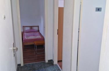 Bungalow 2 - 4-Raum-Wohnung mit Küche und 2 WC Duschen in Ohrdruf-Crawinkel - Photo 2