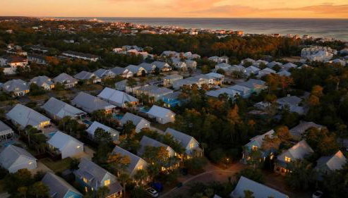 Private Backyard • Minutes to 30A Beaches • Golf Cart Bikes The Little Blue Beach House by AvantStay - Foto 5, Other