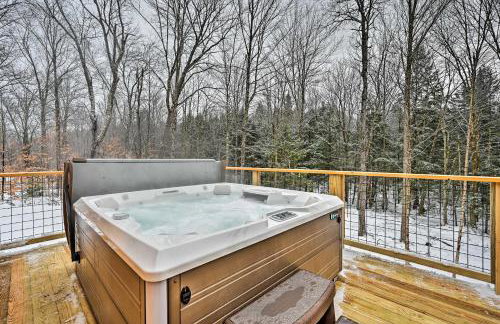 Newly Built Cabin w/ Hot Tub - 16 Mi to Stowe Mtn! - Foto 24
