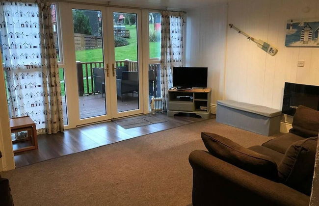 Chalet-sleeps6-parking-garden-pool - Foto 14