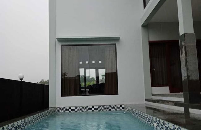 Villa Fahim 2 Puncak 4 Bedroom - Photo 18
