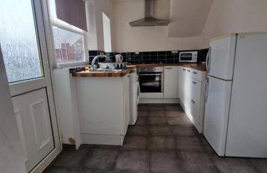 Spacious 2-Bedroom Home Comfortable Stay for 4 - Foto 11