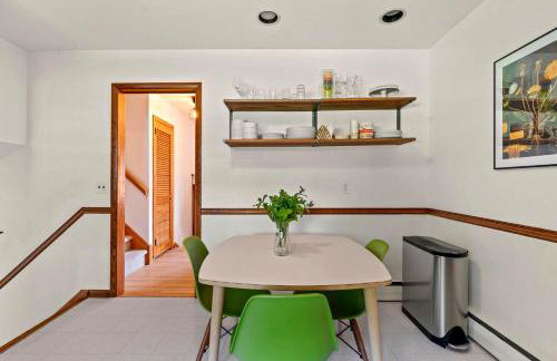 Charming Countryside Home with Yard and Office - Foto 5