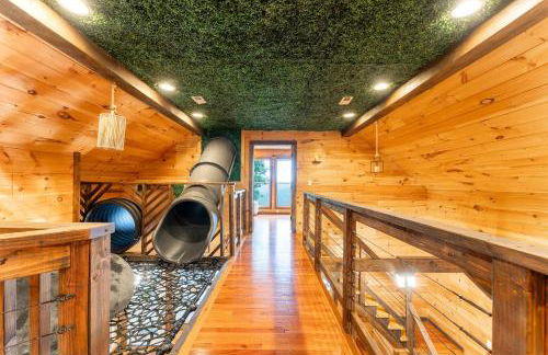 Big Time Hill Cabin with an indoor pool hot tub & great views - Foto 17