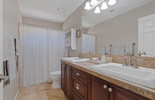 French Country Charm with Pool and Mountain Views - Foto 55