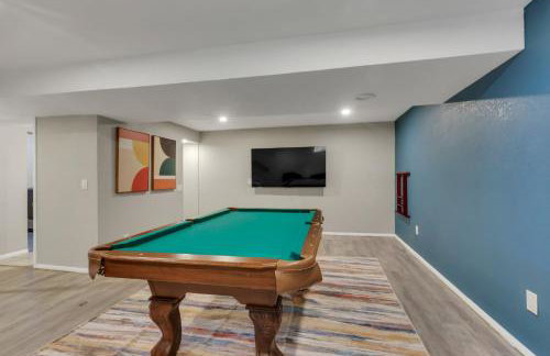 Chic Family Retreat with Game Room backyard with fire pit and minutes to Downtown! - Photo 13