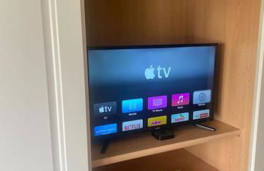 Quaint Cottage main street Llandeilo - Photo 13