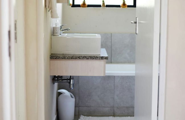 Johannesburg Apartment - Photo 11