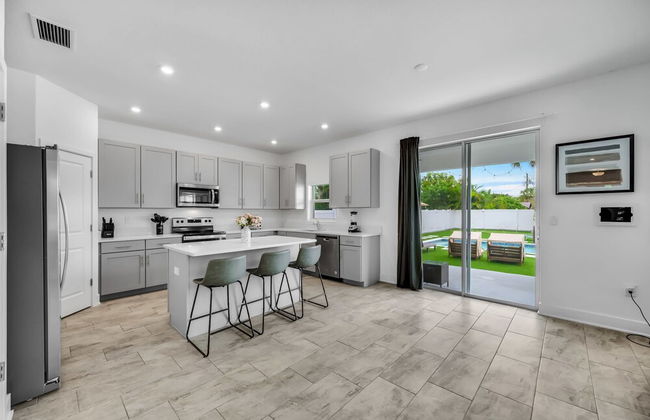 Luxury Home w Heated Pool, Gym, Playground & More! - Foto 19