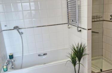 Free Parking Large Balcony Central Location - Foto 13