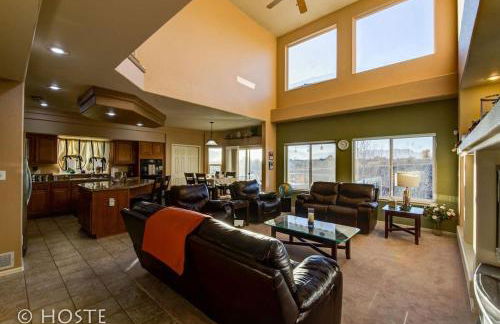 *H* 5BR Home Getaway w/HOT TUB ** - Foto 9