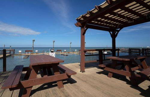 Amazing Bay View, Boat docks, and easy walk to the Beach - Photo 8