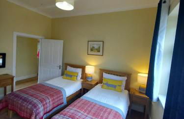 Stunning Village Centre Holiday Home - Photo 13