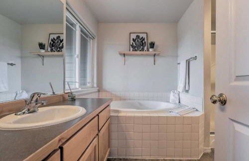 Charming Redmond Townhome with Resort Amenities - Photo 16