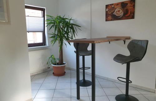 Modernes Appartement 5 km von Erfurt, mit Kaffeevollautomat, TV, WLAN, Boxspringbett, Schlafsofa und Einkaufsmöglichkeiten, sehr gute Anbindung zur A71 und A4, kostenloser öff Parkplatz für PKW und Transporter - Foto 10