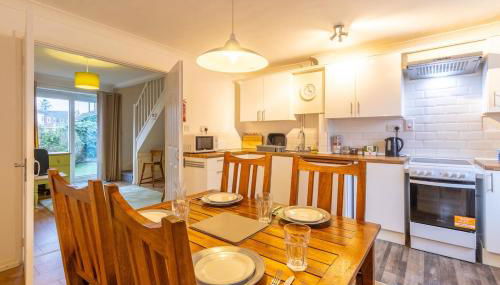 NEW! 2BR House in Leamington Spa by Clarendon Stays , Ideal for Professionals, Free Parking, WiFi, Smart TV! - Foto 2, stove, toaster