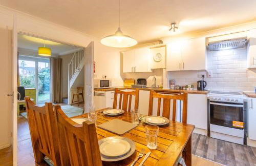 NEW! 2BR House in Leamington Spa by Clarendon Stays , Ideal for Professionals, Free Parking, WiFi, Smart TV! - Foto 2