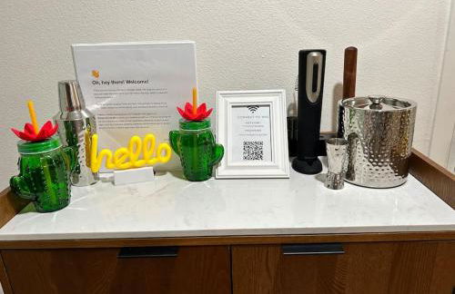 Serene Modern Home Backdoor with great WiFi, games, movies, patio seating and bbq Easy Access to North Joshua Tree National Park in 10 minutes - Foto 29