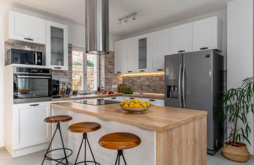 Villa Ani! Traditional and luxurious 4-bedroom villa with heated pool and sea views - Foto 19