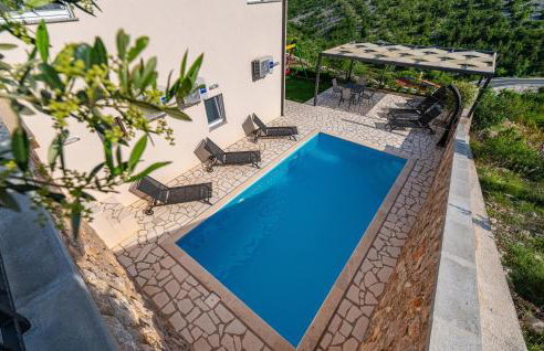 Awesome Home In Modric - Photo 11