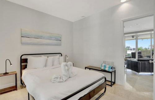 Coastal Condo Deerfield Beach Retreat 3 bed 2 bath - Photo 20