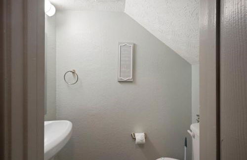 King Bed 5 min walk Truist Park The Battery - Foto 19