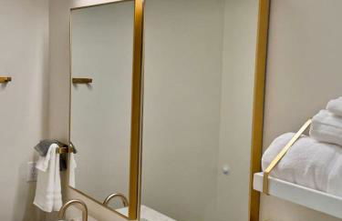 Newest Cottage Downtown. Pet Yes - Photo 30