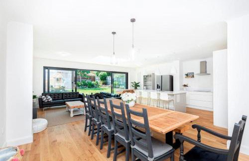 DRIFTWOOD by BOURNECOAST - An Exquisite Chalet Bungalow with a Sauna, BBQ Hut and Garden - HB6339 - Foto 10