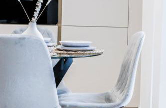 The Abbey Apartment - 1BR Apt with Dedicated Workspace, Fast Wifi & Stylish Kitchen Island & Free Secure Underground Parking - Foto 72