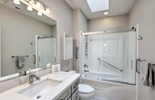 Contemporary Tacoma Cottage with Deck and Pond! - Foto 15