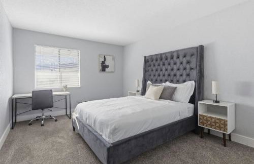 Comfortable stay near Kansas City attractions - Foto 1