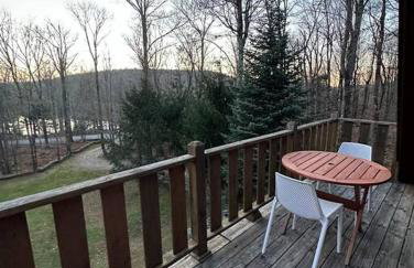 Lakefront Log Cabin, Private Lake Access w/Peloton - Foto 38