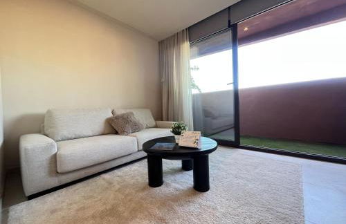 Estudio de diseño con piscina by Gloove - Foto 7