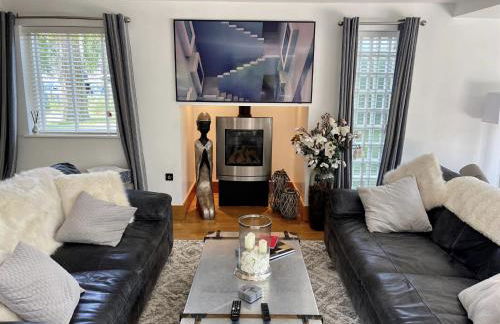 Modern contemporary home in beautiful setting - Foto 30