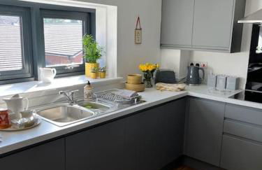 No5 at 53 - 2 bed apartment in Leek, Staffs Peak District - Photo 20