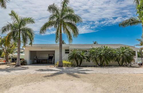 Sea Glass Dreams - Waterfront Pool Home, Mini Golf, Game Room, 110' Dock - Foto 57