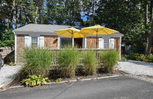 Cottage w Private Association Pool - Photo 21