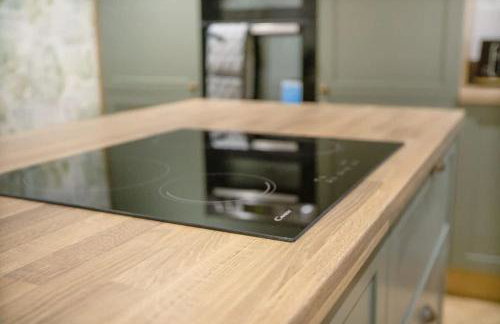 NEW! Luxurious Cottage in Durham by Stay With Us, Ideal for Large Groups & Families, Hot Tub, Sleeps 10! - Foto 13