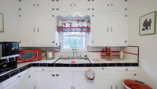 PRIVATE HOME Walk to Downtown CHERRY BLOSSOM COTTAGE Hot Tub SLEEPS UP TO 6 GUESTS - Foto 5