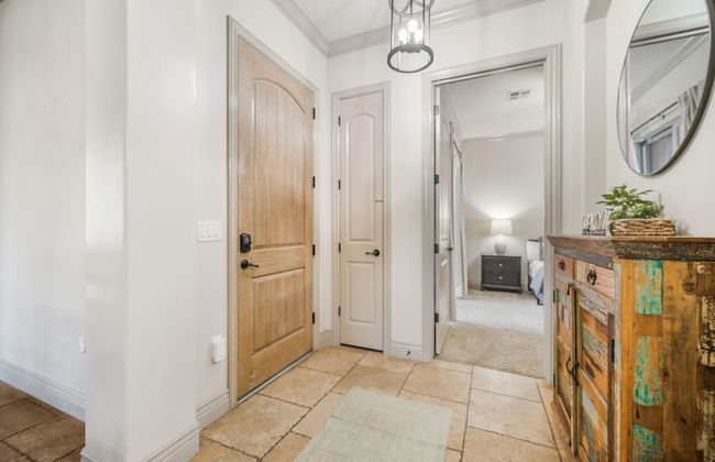 Poolside Retreat Directly Across From Pool! - Foto 39