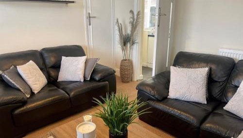 Delightful 2 bed detached home with secure parking - Foto 4