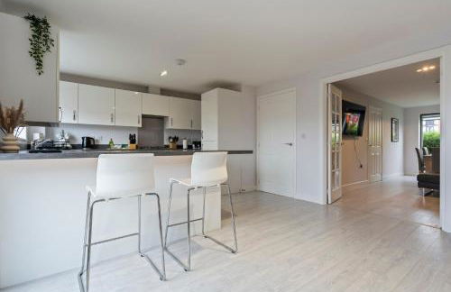 Exquisite 7 Bedroom 5 Bathroom House - Over 1900 sqft - Close to City Centre with Free Parking, Fast W-Fi and SmartTVs by Yoko Property - Foto 30