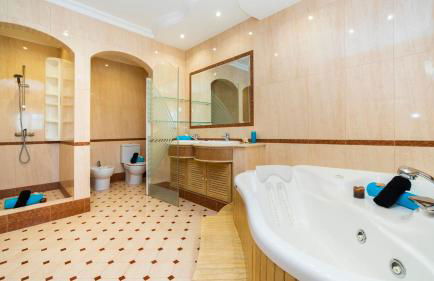 Exceptional Villa with Pool, Tennis Court, Games Room - Foto 19