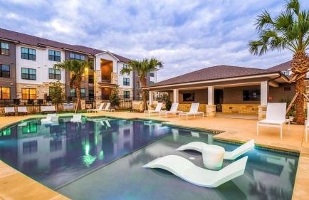 Landing Incredible 1BD Clubhouse Pool - Photo 31