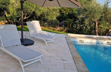 Charming Orange Apartment with Private Pool and Garden Oasis - Foto 34