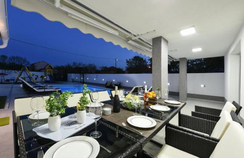 Villa Mare - with HEATED POOL - Foto 10
