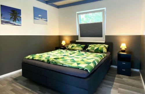 Ferienhaus Deluxe, direkt am See, mit hauseigener Panorama Außensauna, zwei Badezimmern, Tretboot, Kamin, in direkter nähe zum Kinderspieleparadies sowie Reit- und Ponyhof, 1 bis 8 Personen - Photo 22