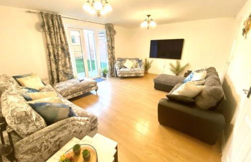 4 Bed House with Driveway Parking for 2 Cars - Rugby - Sleeps 10! Perfect for groups! - Foto 2