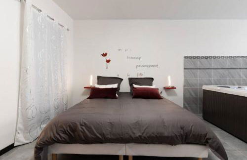 Nuit romantique avec Jacuzzi SPA privatif proche TOULOUSE - Foto 32